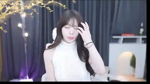 영채_youngchae is currently streaming live!